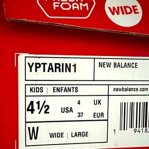 New Balance Boys lace up Sneakers Size 4 1/2 Wide